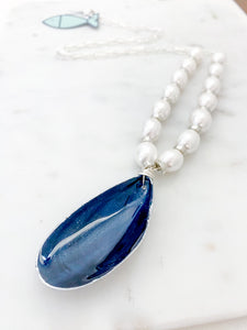 mussel shell pearl necklace {deep navy}- silver