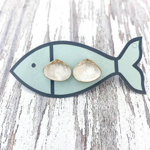 clam shell studs-mother of pearl/gold