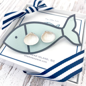 clam shell studs-mother of pearl/silver