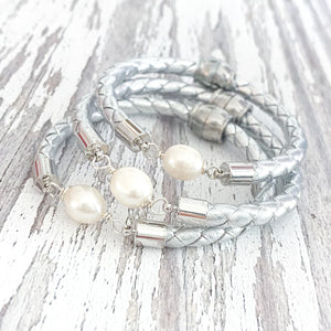 pearl girl bracelet (silver leather)