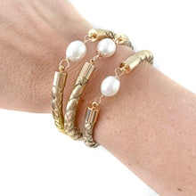pearl girl bracelet (gold leather)