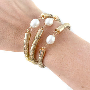 pearl girl bracelet (gold leather)