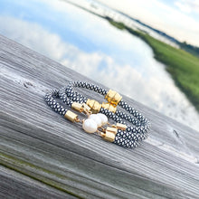 pearl girl bracelet (black and white)
