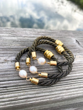 pearl girl bracelet (black and gold)