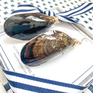 plaid mussel shell earrings -gold