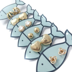 clam dainty studs