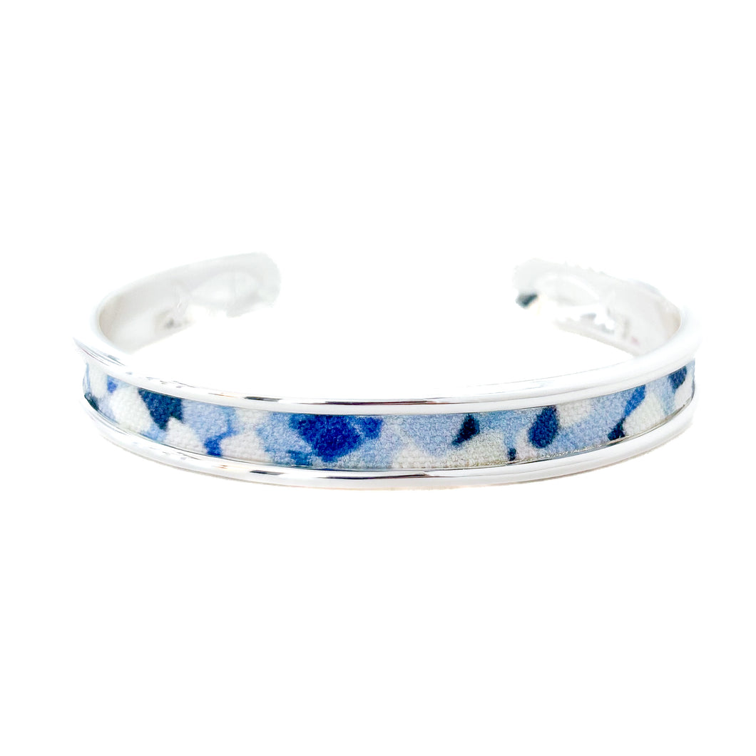 yacht hopper bangle {hydrangea petal blue]- silver