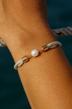 weekender pearl girl bracelet {linen twist}