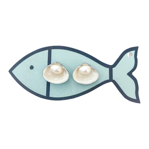 pearl clam shell studs-mother of pearl/silver