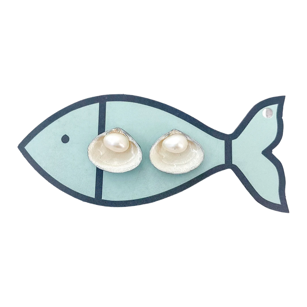 pearl clam shell studs-mother of pearl/silver