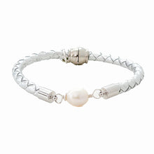 pearl girl bracelet (silver leather)