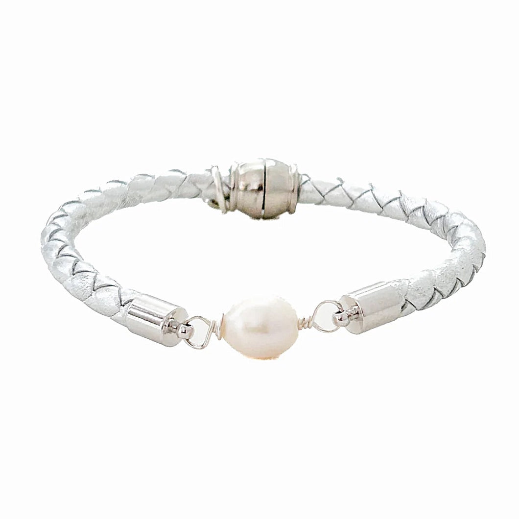 pearl girl bracelet (silver leather)