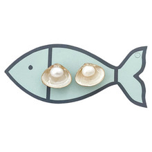 pearl clam shell studs-mother of pearl/gold