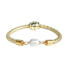 pearl girl bracelet (gold leather)