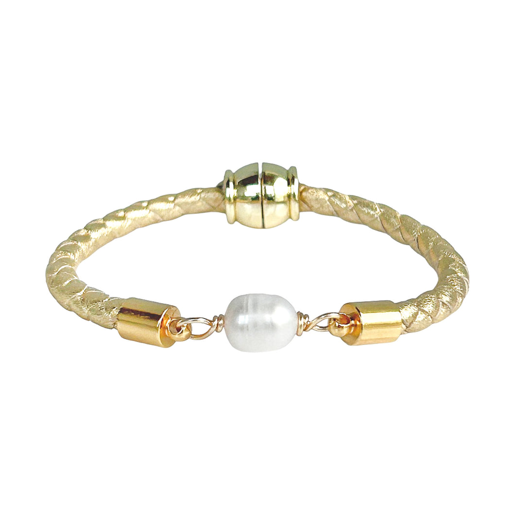 pearl girl bracelet (gold leather)