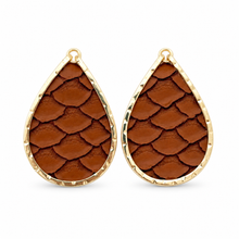 Brown Pinecone Embossed Schooner
