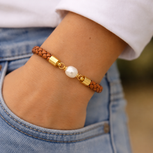 Pearl Girl–camel leather rope