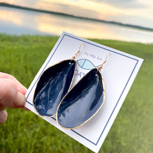 mussel shell earrings NAVY {hooks}-silver