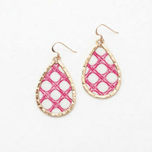 Pink Cane Webbing Mini Schooner Small Tear Earrings