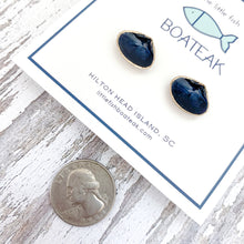 clam shell studs-navy/gold